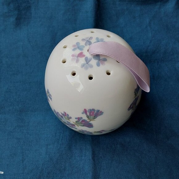 Vintage ceramic potpourri holder pomander white with purple flowers 1970s Japan - Picture 2 of 7